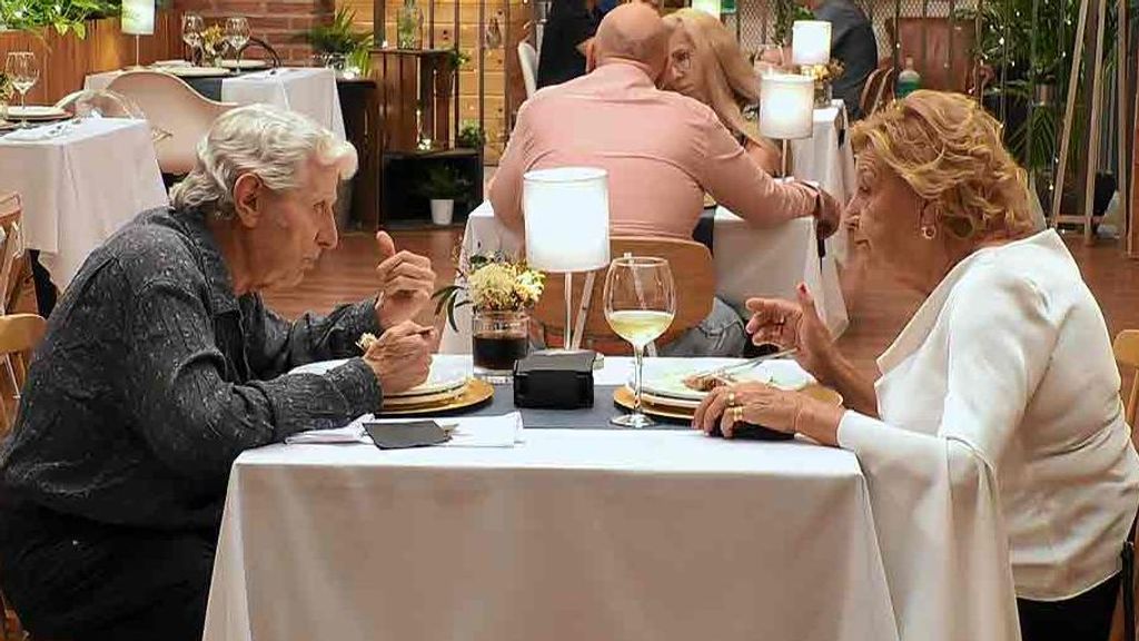 Antonio y Gracia durante su cita en 'First Dates'