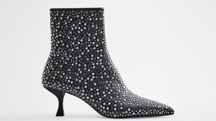 Botines con tachas de Zara