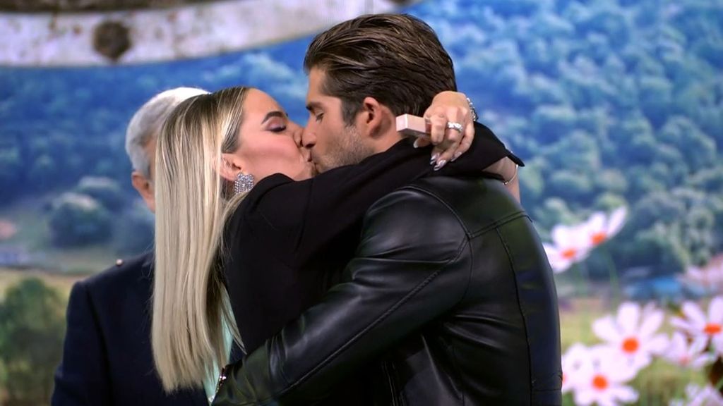 Danna Ponce y su novio Xavi sellan su relación con un besazo: “No te merecías nada de lo que te he hecho”