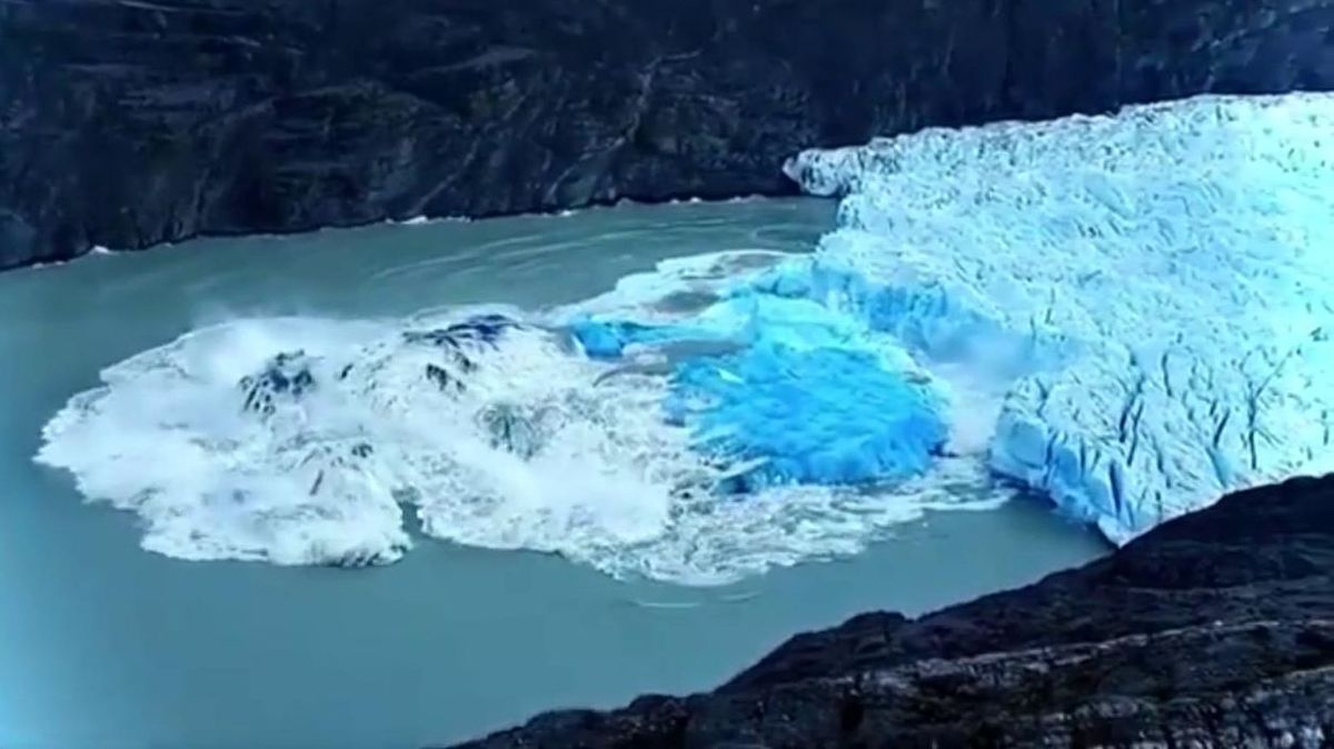 Viral desprendimiento de un glaciar en la Patagonia