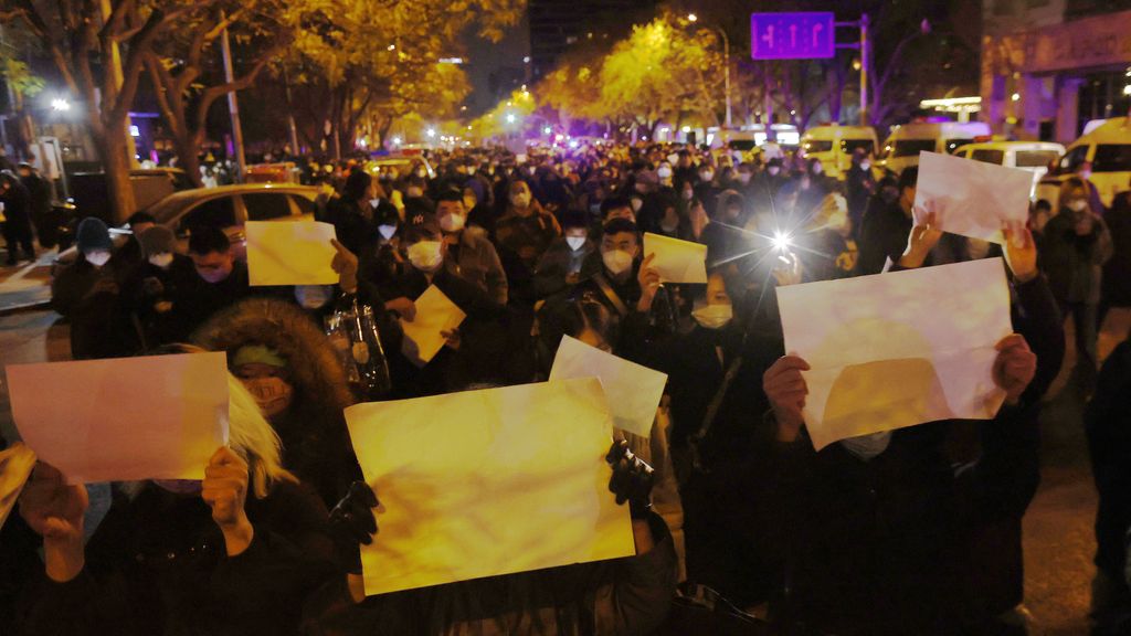 Hojas en blanco contra la represión: por qué son el símbolo de las protestas en China