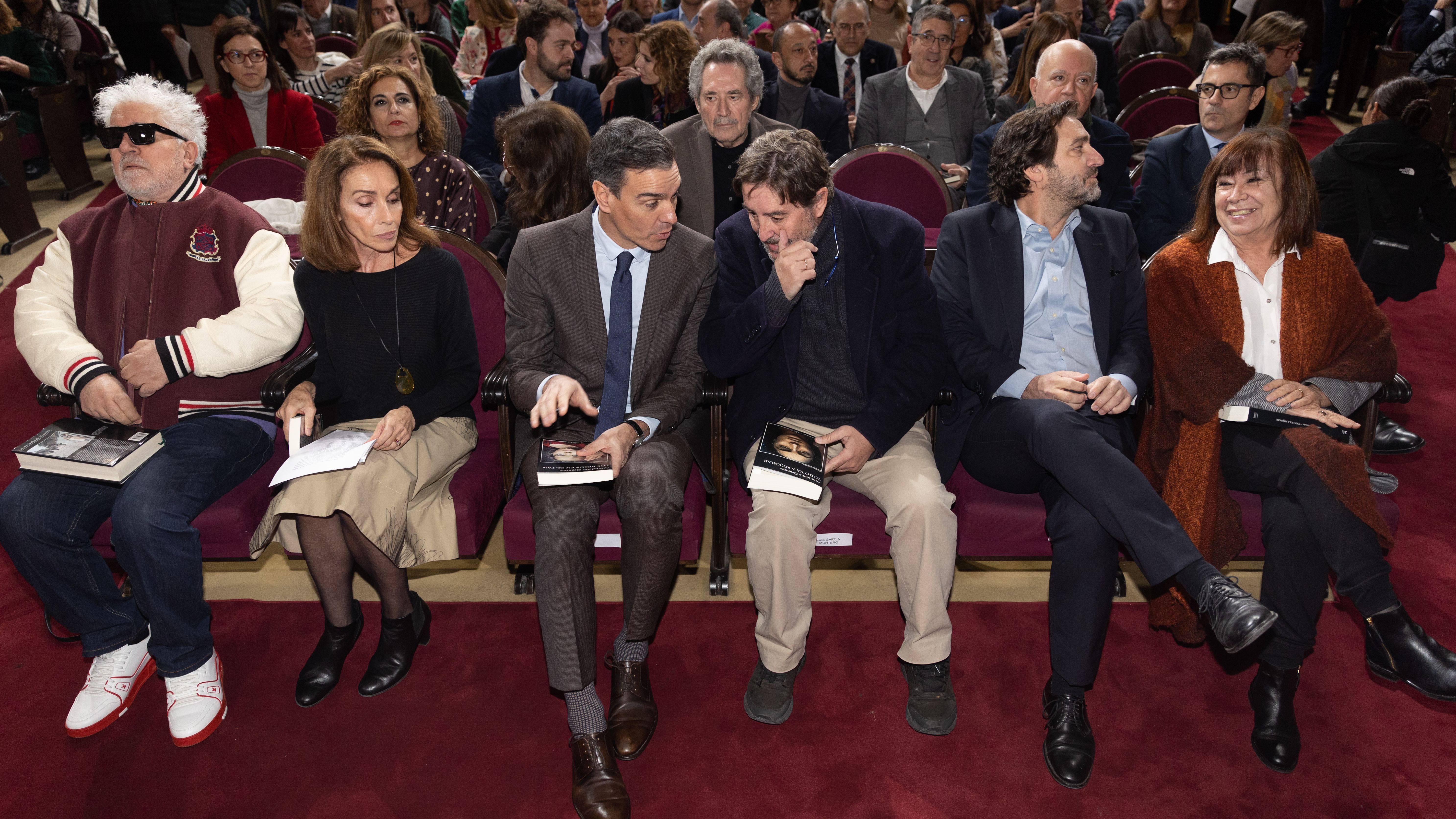 Homenaje a la escritora madrileña Almudena Grandes