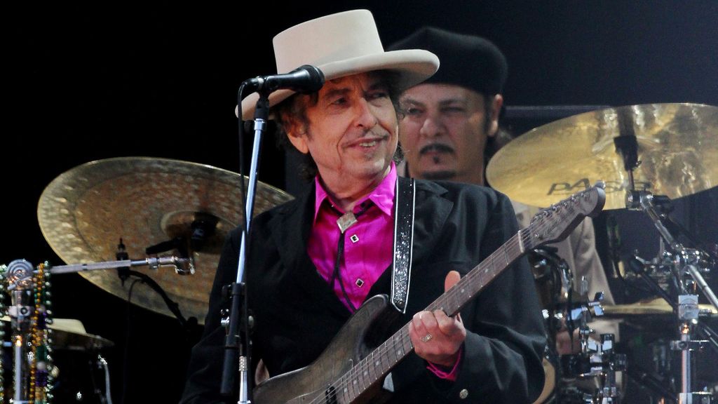 Bob Dylan pide perdón por usar réplicas para firmar la edición autografiada de su nuevo libro