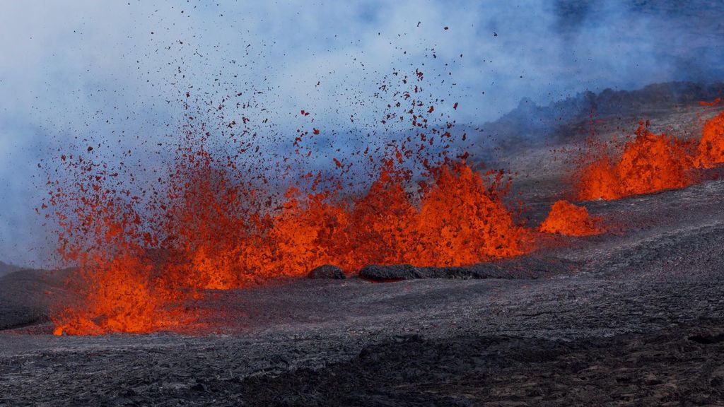El volcán Mauna Loa, el más grande del mundo entra en erupción en Hawái tras casi cuatro décadas dormido