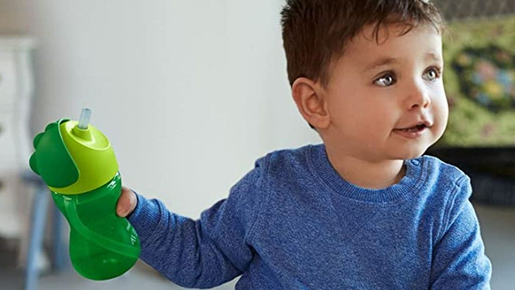 Tu hijo tomará sus bebidas de forma segura con estos vasos con pajita para  niños
