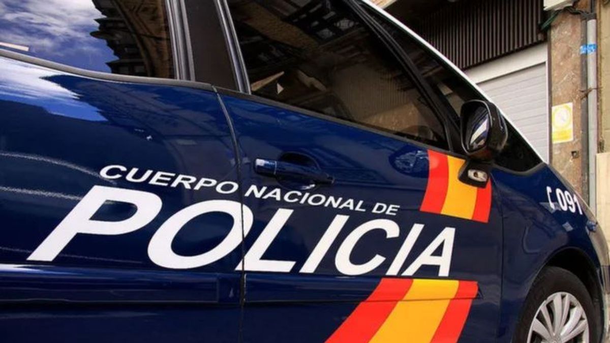 Persigue con un hacha en la mano a un vigilante de seguridad que huía de él en las calles de Lugo