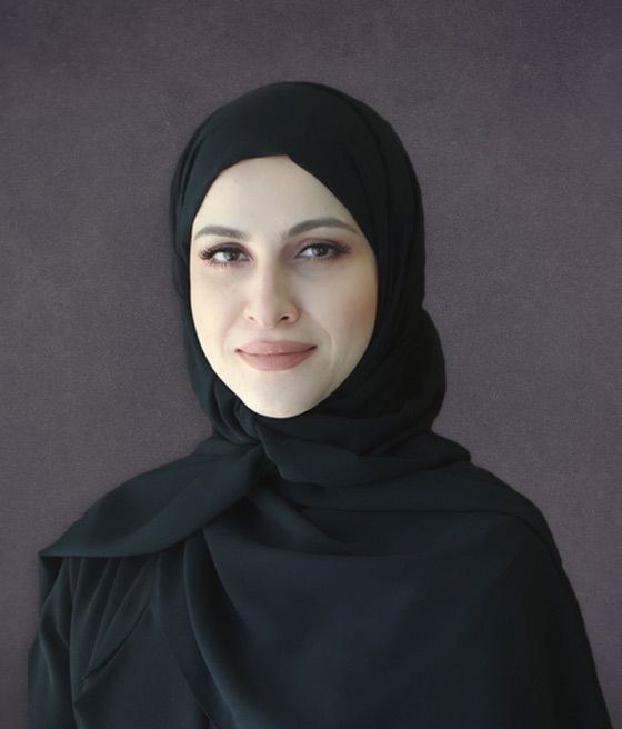 Su segunda mujer es Al-Alnoud bint Mana Al Hajri.