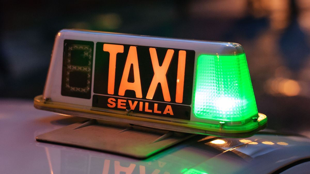 Un médico salva de un infarto al taxista que le llevaba a un hospital de Sevilla