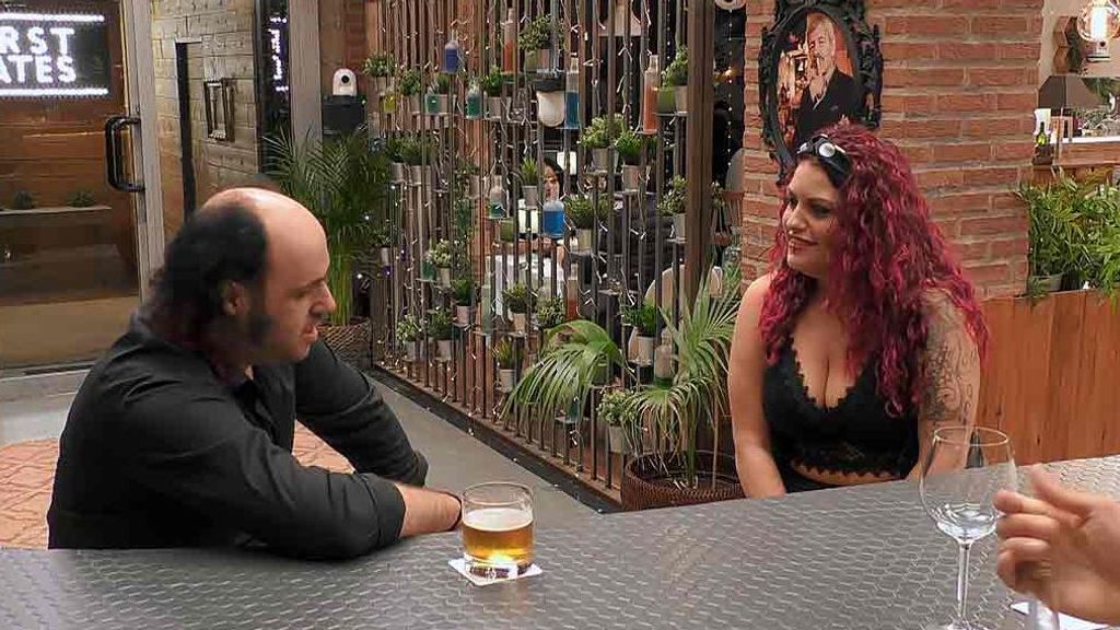 Aner y Alazne durante su cita en 'First Dates'