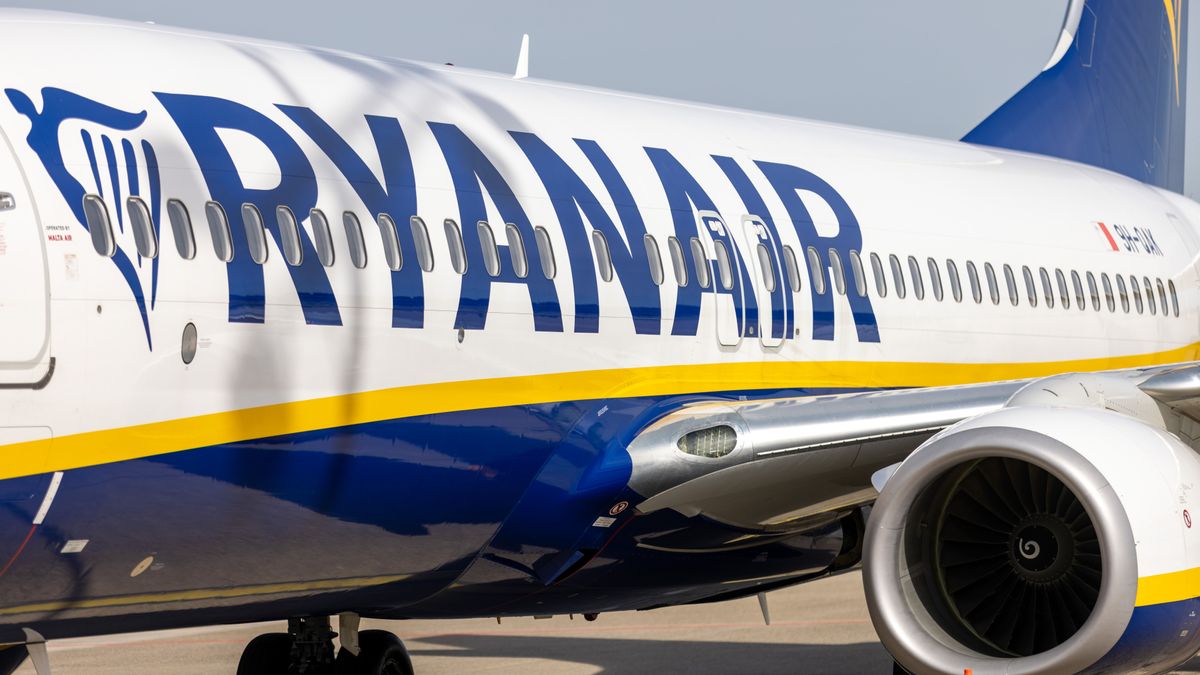 EuropaPress 4818587 filed 12 april 2022 bavaria nuremberg ryanair plane stands on the apron at