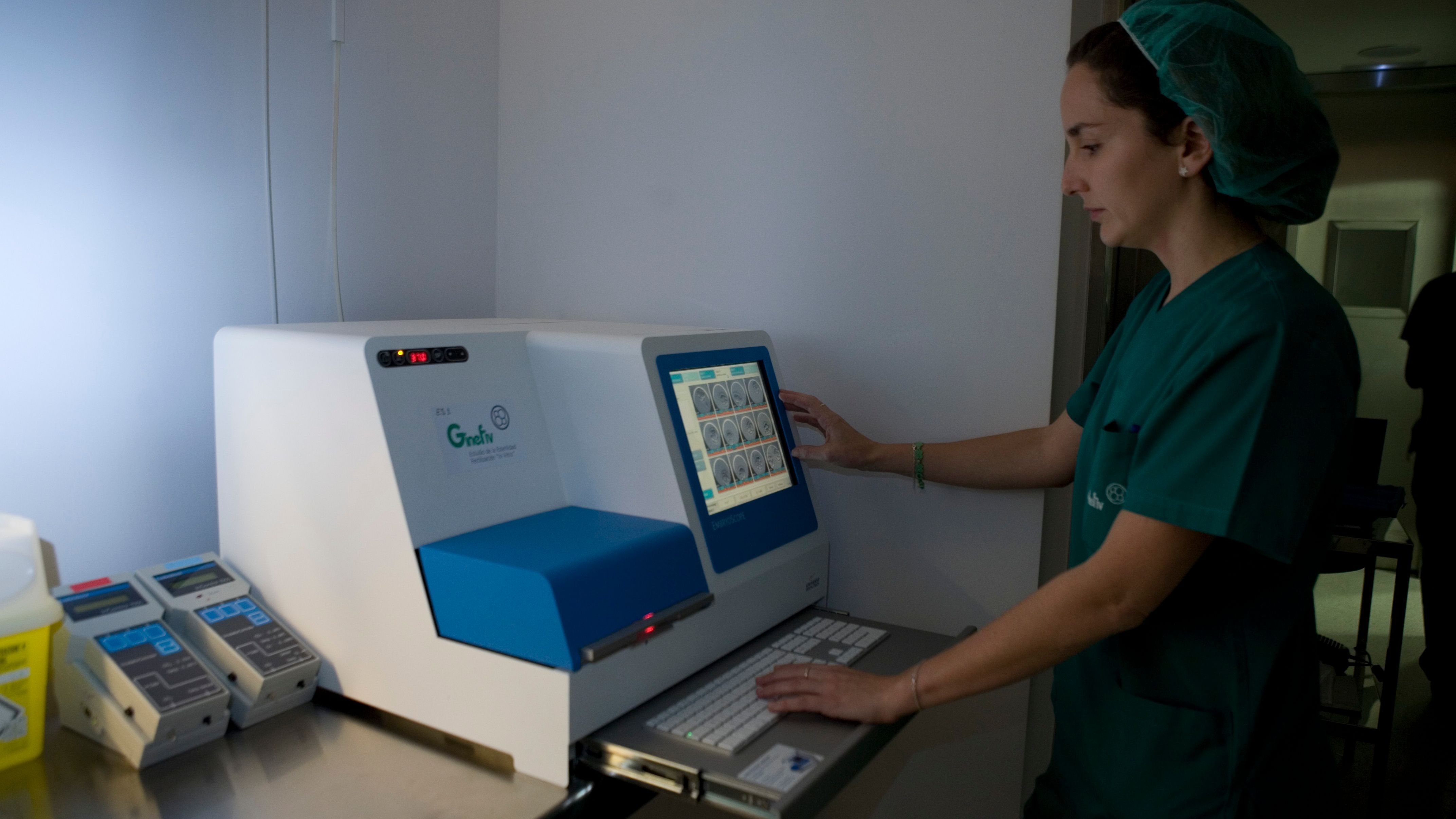 La variedad de técnicas y equipos avanzados con los que trabaja Ginefiv para realizar medicina de precisión