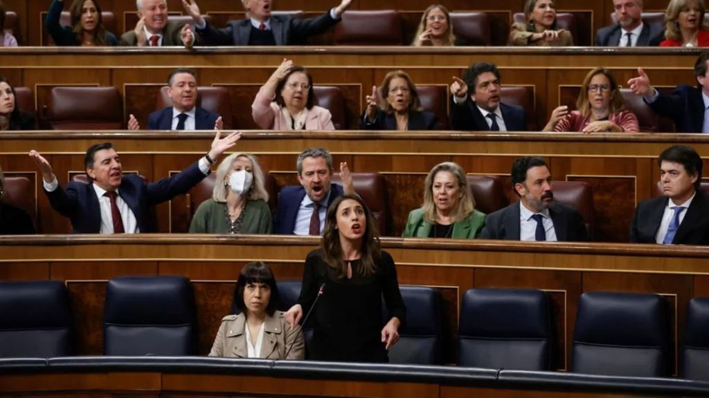 Montero acusa al PP de "promover la cultura de la violación" y provoca la protesta de los populares en el Congreso