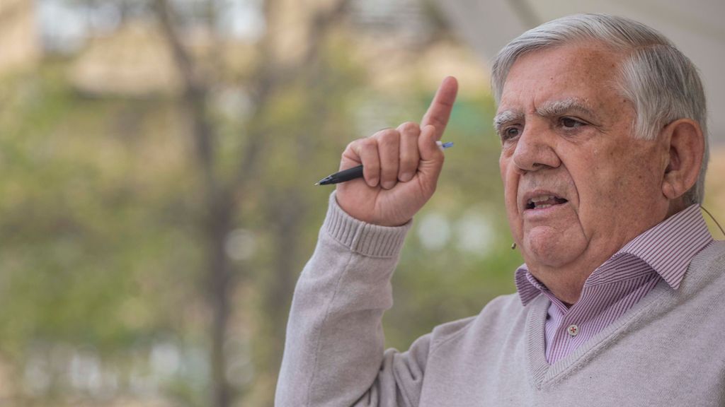 Quién es Félix López-Rey, el concejal de 74 años del que Almeida se ha burlado por su edad