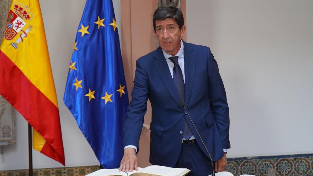 El presidente de la Junta, Juanma Moreno, ha presidido este miércoles el acto de toma de posesión de Juan Marín como nuevo presidente del Consejo Económico y Social (CES) de Andalucía.