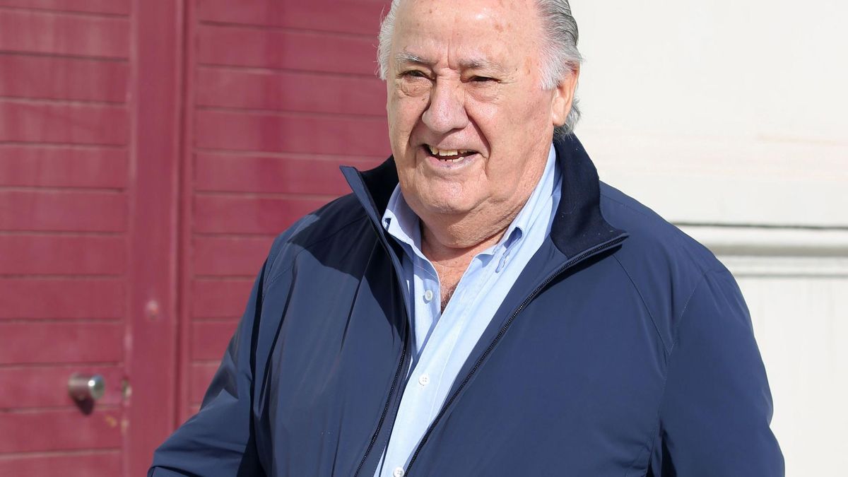 Archivo - Amancio Ortega, en una imagen de archivo, en su Coruña natal, donde reside Archivo - Amancio Ortega, en una imagen de archivo, en su Coruña natal, donde reside
