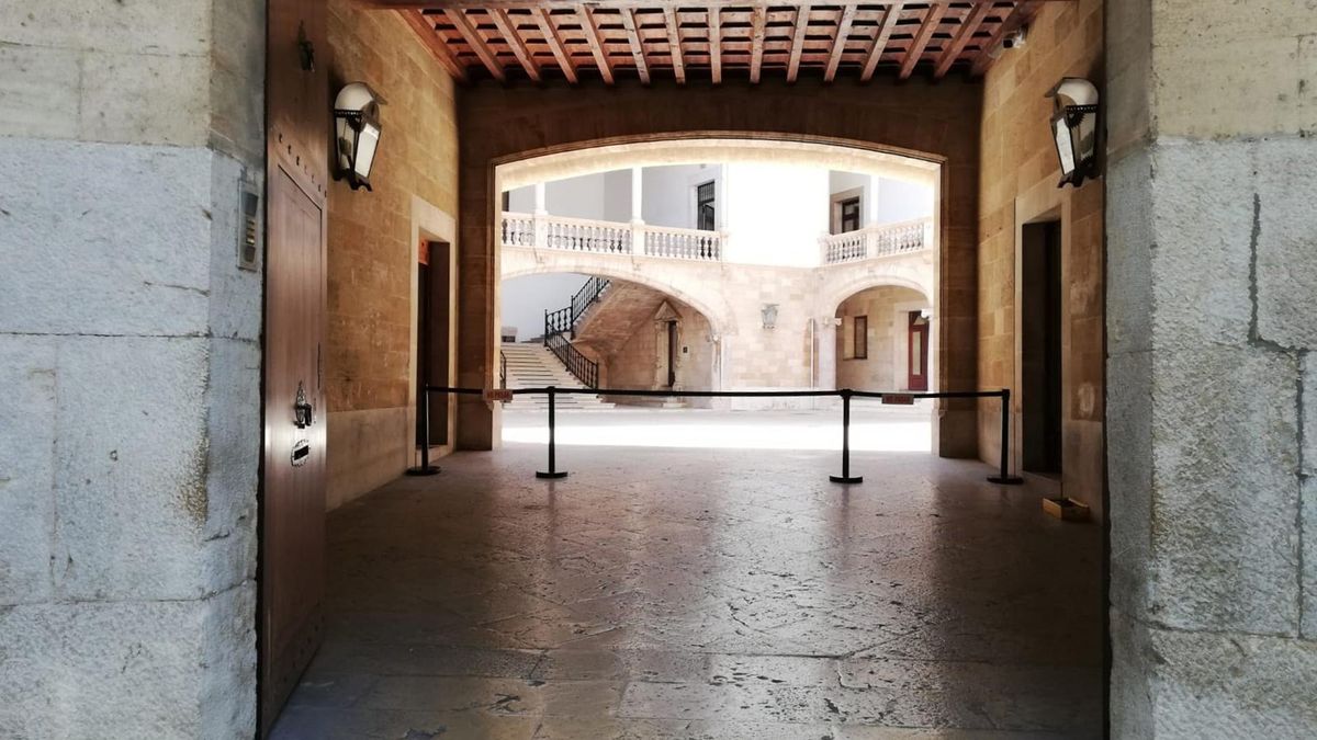 Archivo - El patio de la Audiencia Provincial de Baleares y el TSJIB, visto desde el exterior.