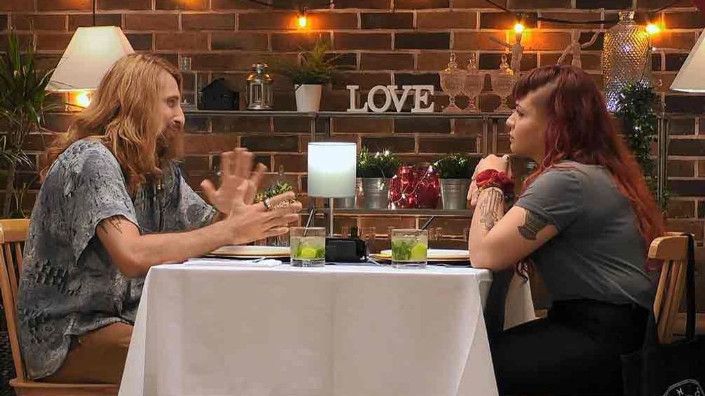 Abraán y Sofía durante su cita en 'First Dates'