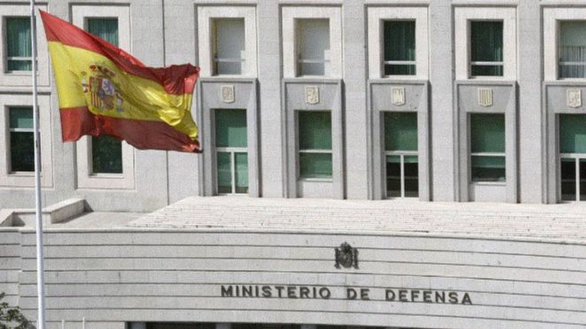 El Ministerio de Defensa también recibe una carta bomba