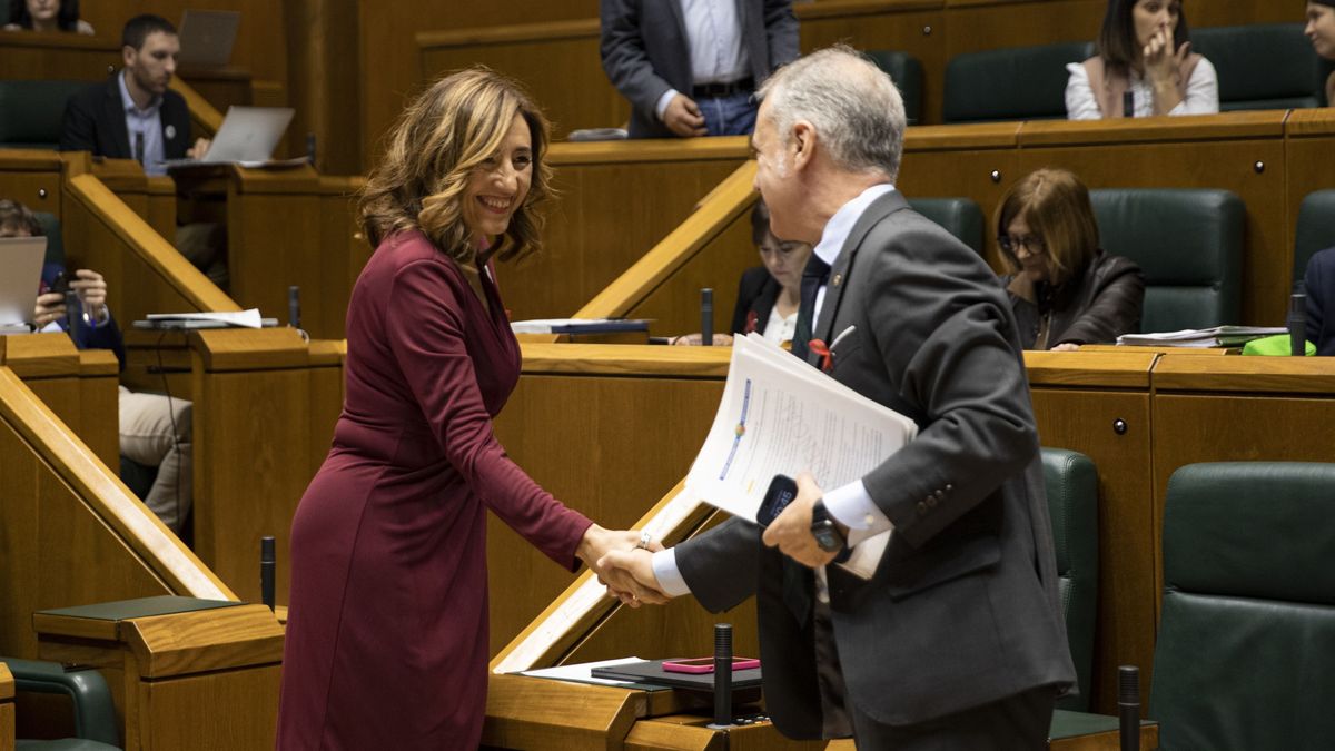 La consejera de Gobernanza Pública y Autogobierno, Olatz Garamendi y el lehendakari, Iñigo urkullu, en el pleno de la Cámara vasca La consejera de Gobernanza Pública y Autogobierno, Olatz Garamendi y el lehendakari, Iñigo urkullu, en el pleno de la Cámara vasca