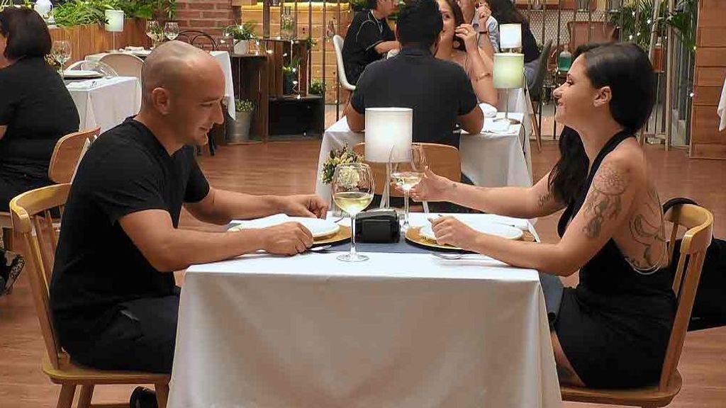 Mireia y Sergi durante su cita en 'First Dates'