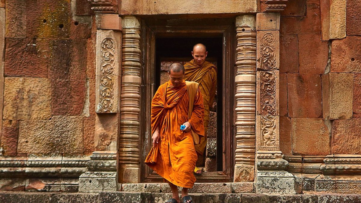 thailand monks temple tourism 161183