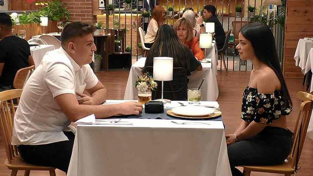 Daniel y Mariaura durante su cita en 'First Dates'