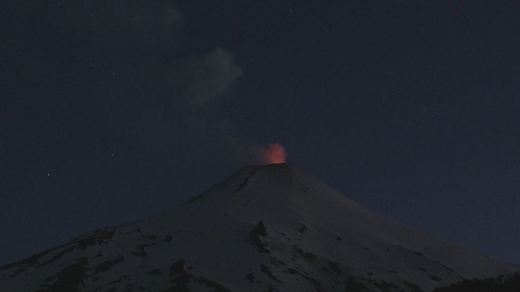 El volcán de Villarrica, en Chile, amenaza con desatarse y activa la alerta amarilla