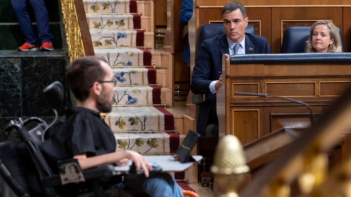 Pedro Sánchez y Pablo Echenique en una imagen de archivo en el Congreso