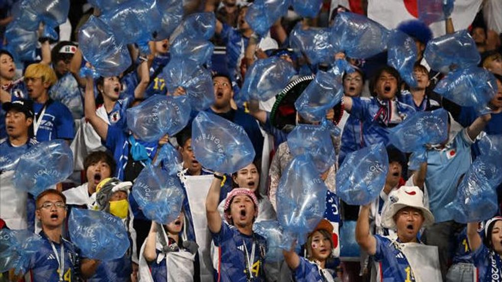 SOCCER-WORLDCUP-JPN-ESP/REPORT-TRASH