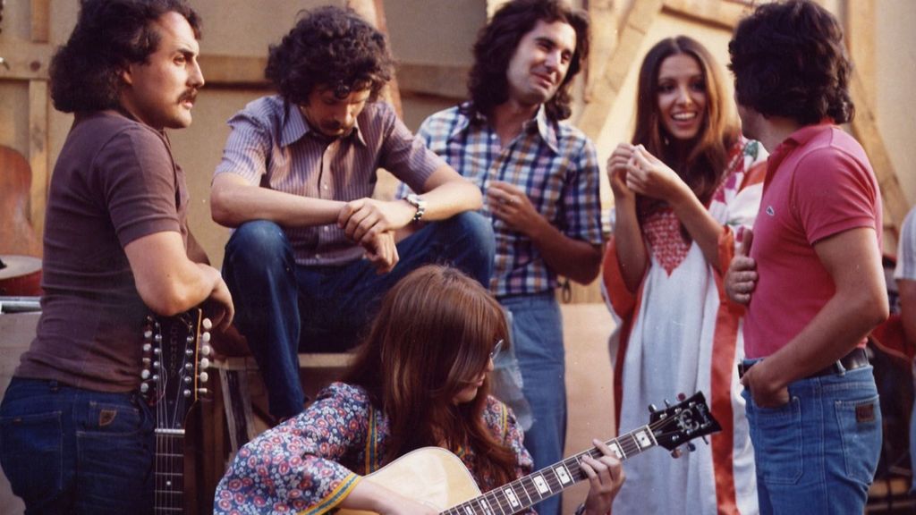 Víctor Manuel y Ana Belén en los 70 con amigos músicos
