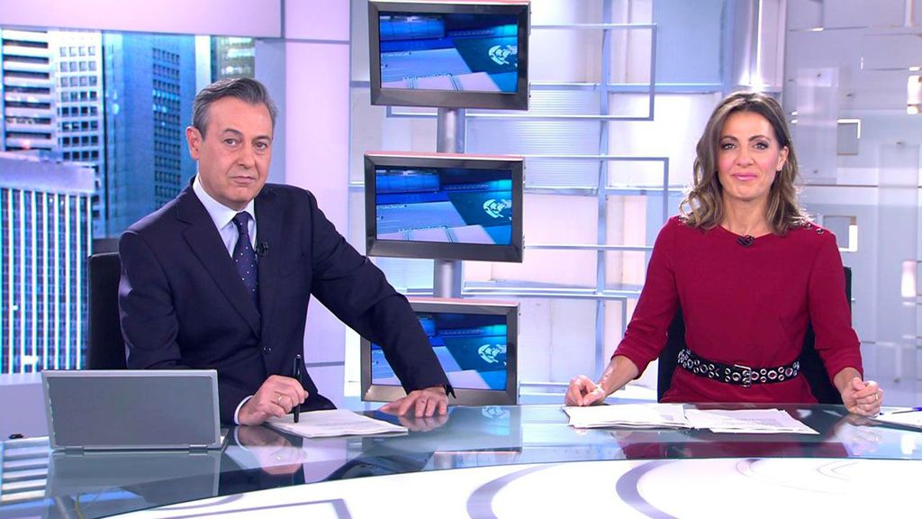 Con José Ribagorda y Ángeles Blanco Informativos Telecinco 2022 Mediodía 03/12/2022