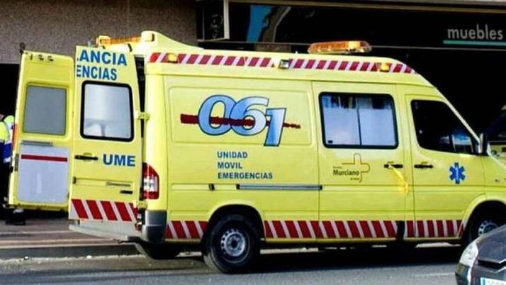 Rescatan a un joven que cayó dentro de un camión de basura en Murcia: el conductor oyó sus gritos