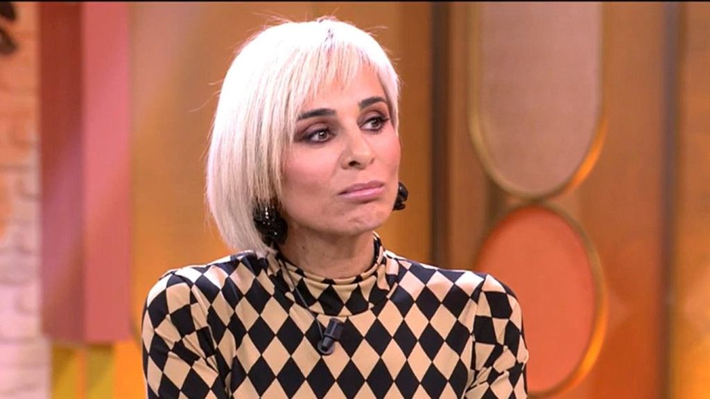 Ana María tontea con un alto directivo de Telecinco