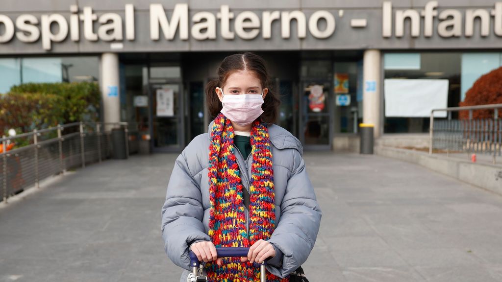 Arena tiene 13 años y esta ingresada en La Paz con un corazón artificial desde verano a la espera de un trasplante