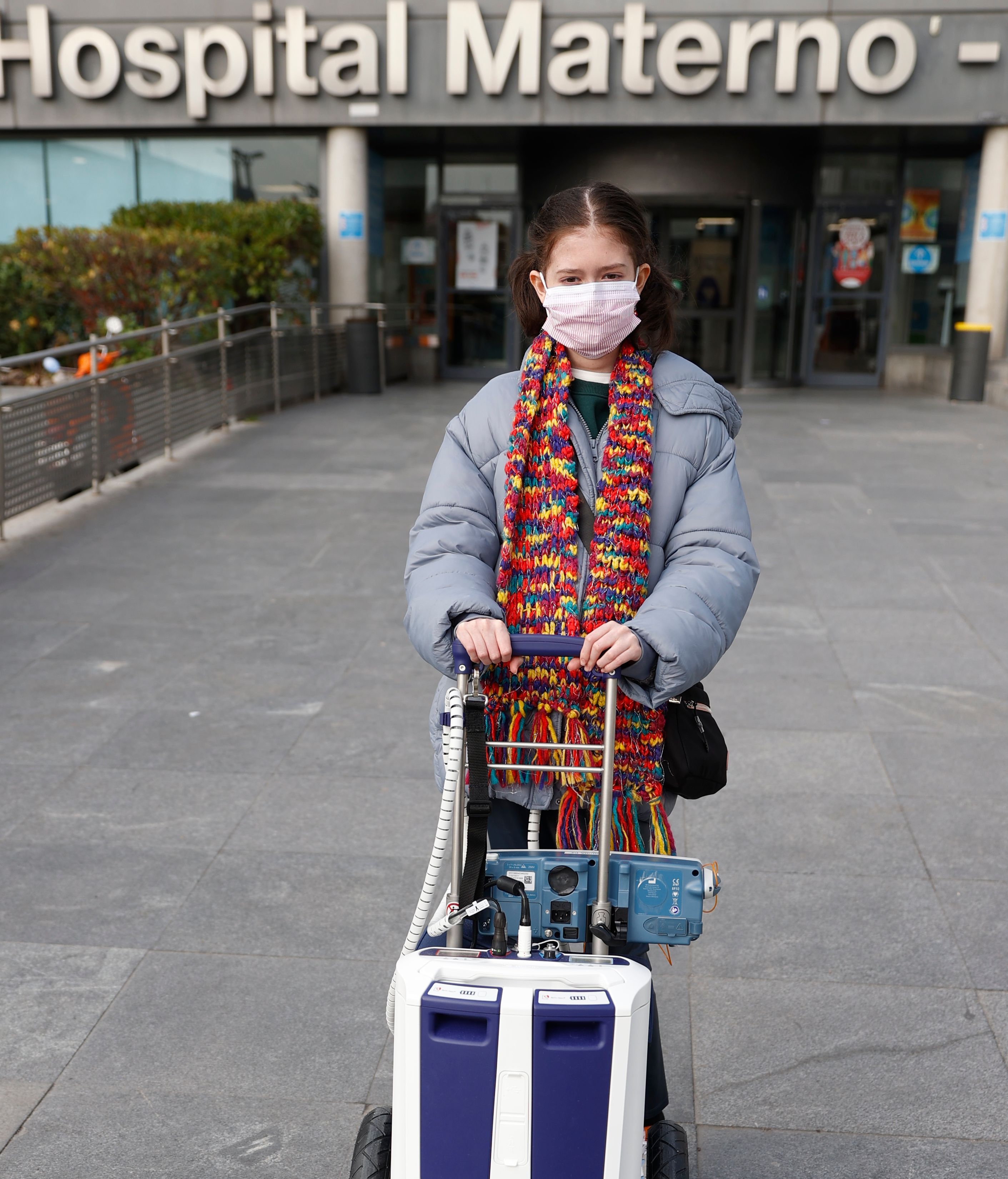 Arena tiene 13 años y esta ingresada en La Paz con un corazón artificial desde verano a la espera de un trasplante