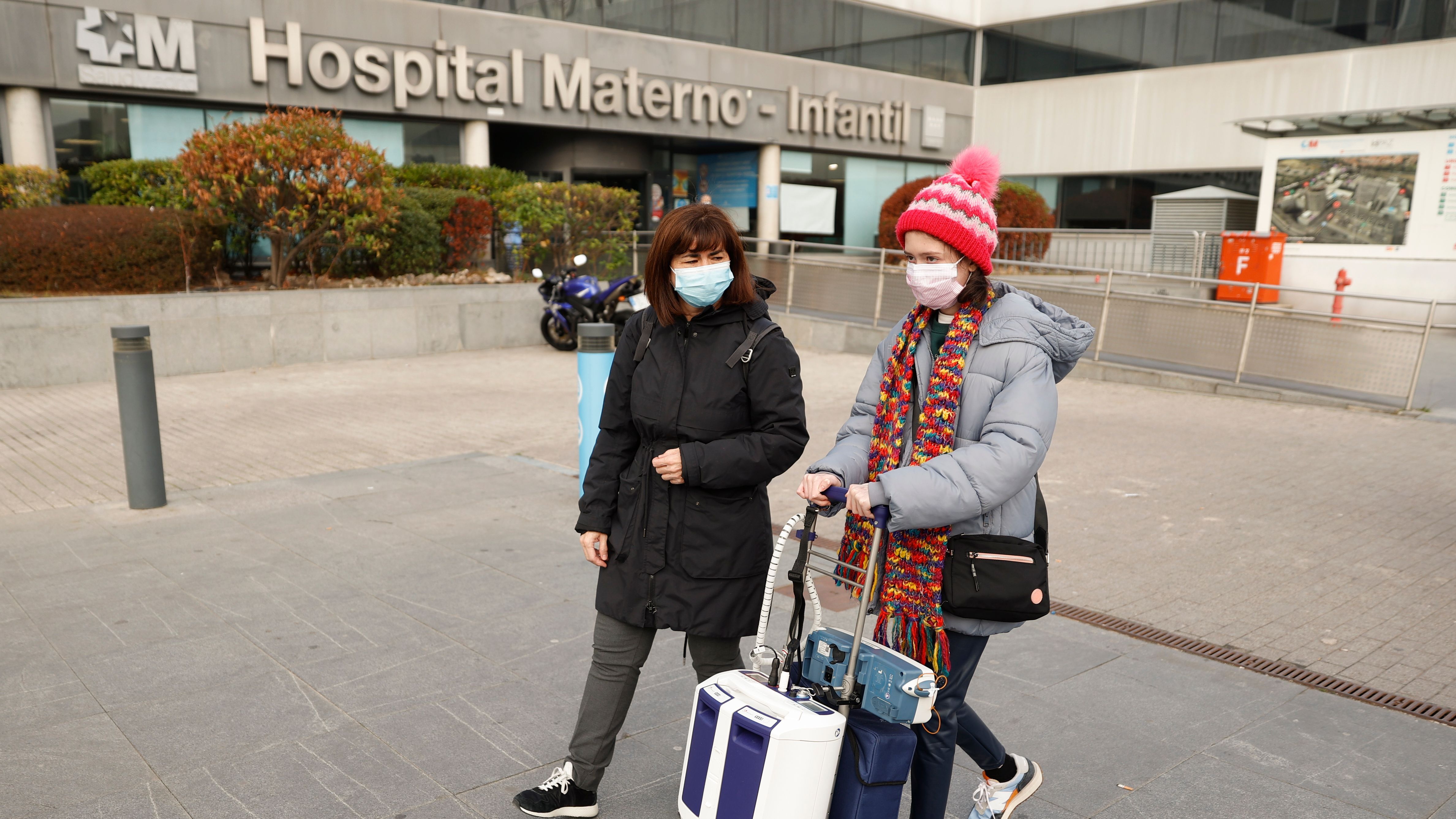Arena tiene 13 años y esta ingresada en La Paz con un corazón artificial desde verano a la espera de un trasplante
