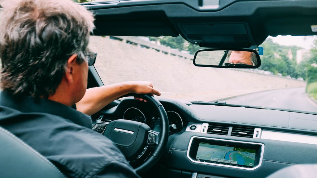 Cuál es la multa por llevar abrigo mientras conduces