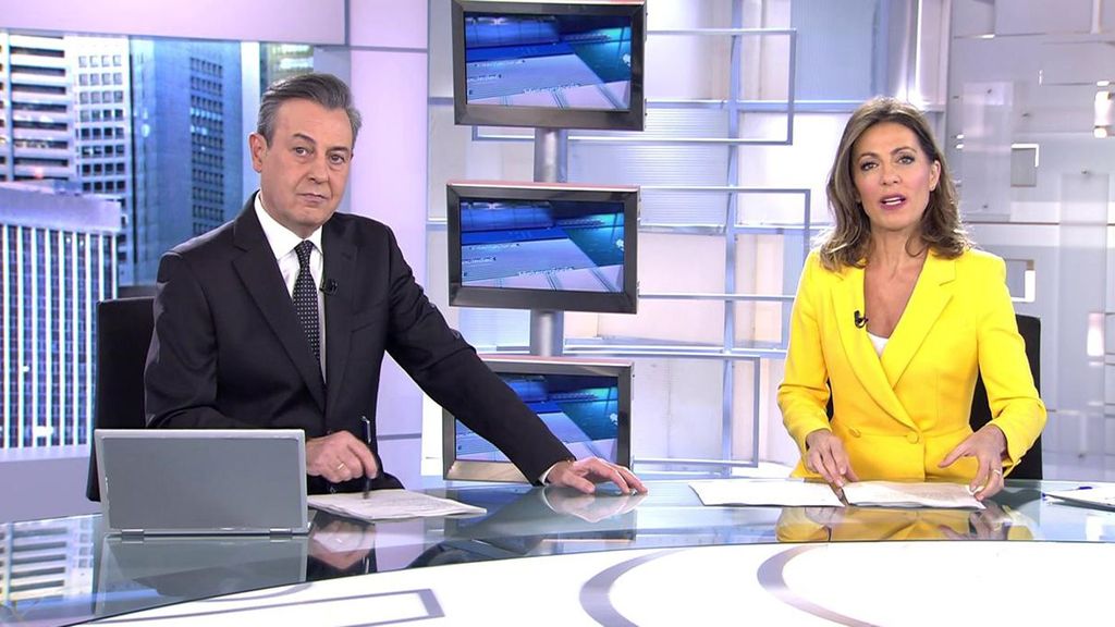 Con José Ribagorda y Ángeles Blanco Informativos Telecinco 2022 Mediodía 04/12/2022