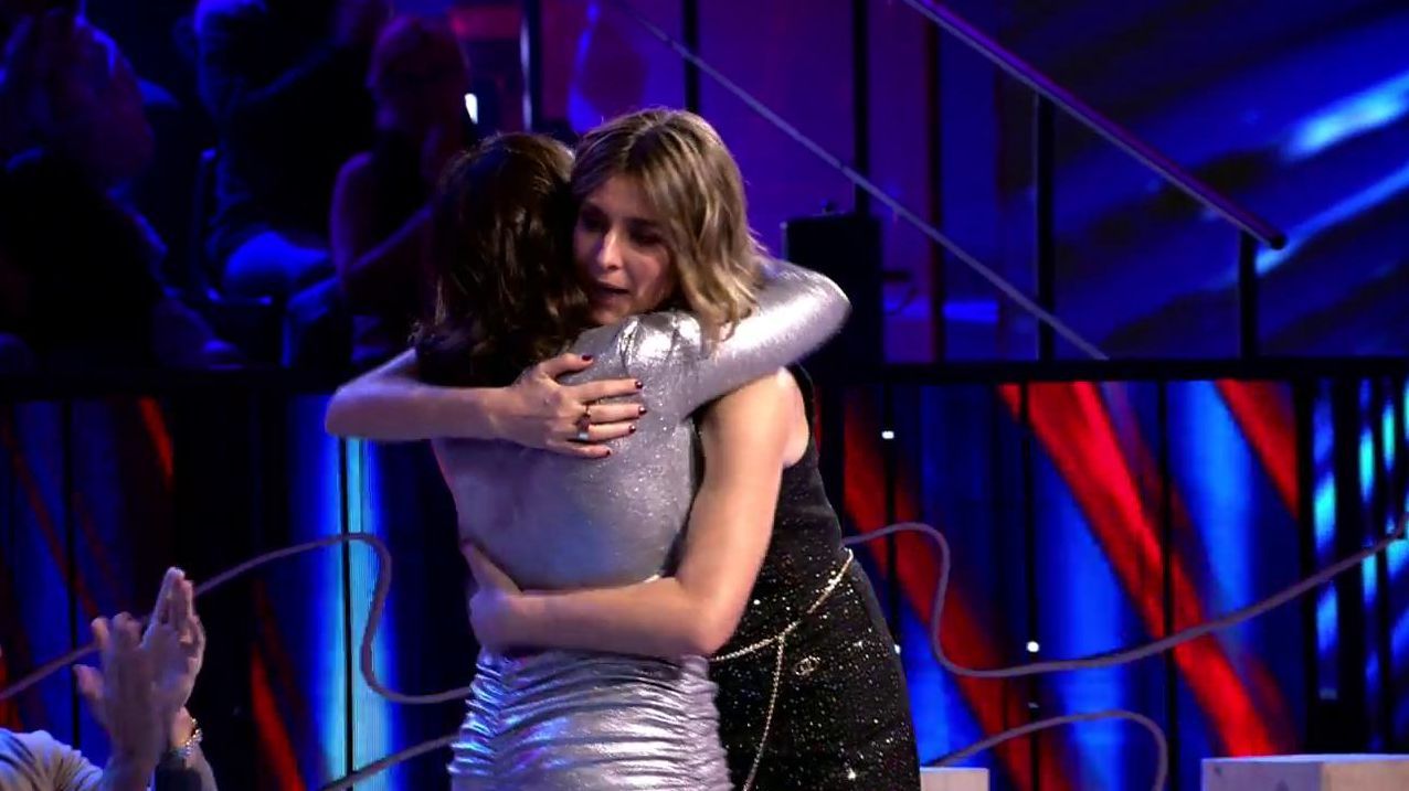 El abrazo de Anabel y Sandra Barneda