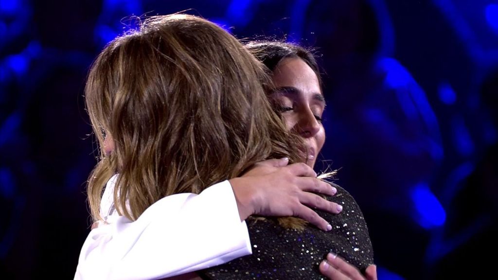 El abrazo de Sandra Barneda a Claudia