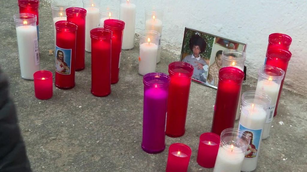 Homenaje al joven asesinado a balazos en un parque infantil del madrileño barrio de Villaverde Alto