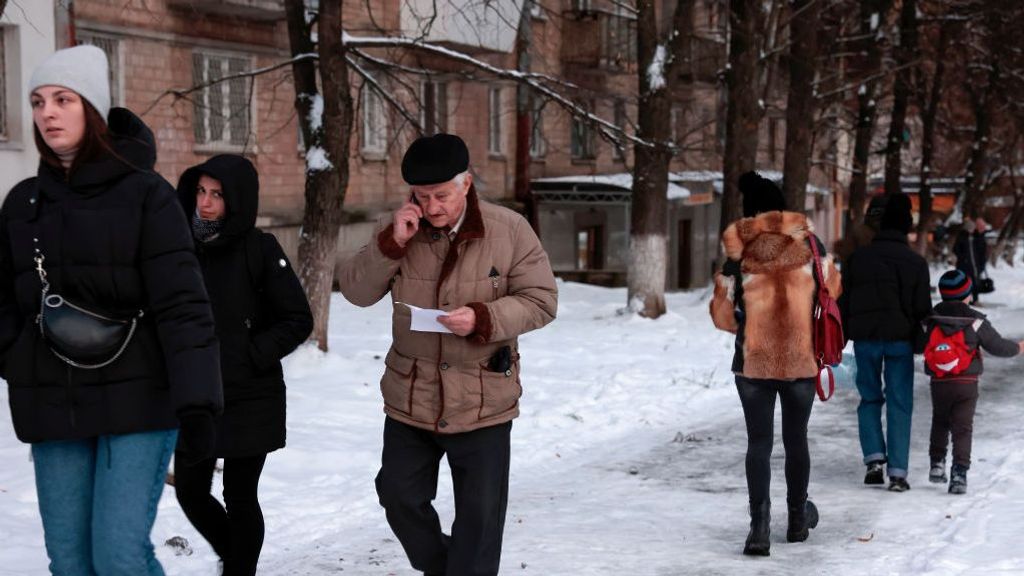 Zelensky insta a los ucranianos a resistir ante la estrategia de Rusia de usar el frío como arma de guerra