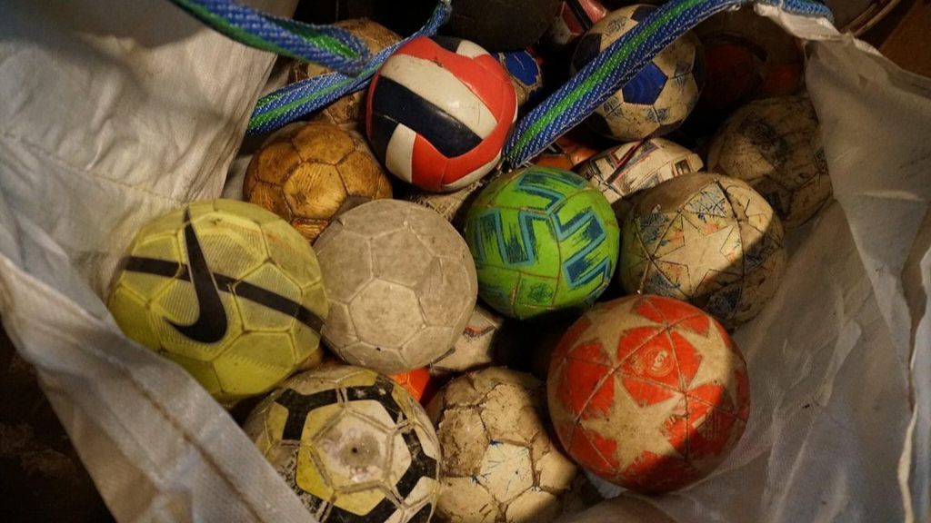 Balones encontrados en el convento de Santa Clara, en Pontevedra.