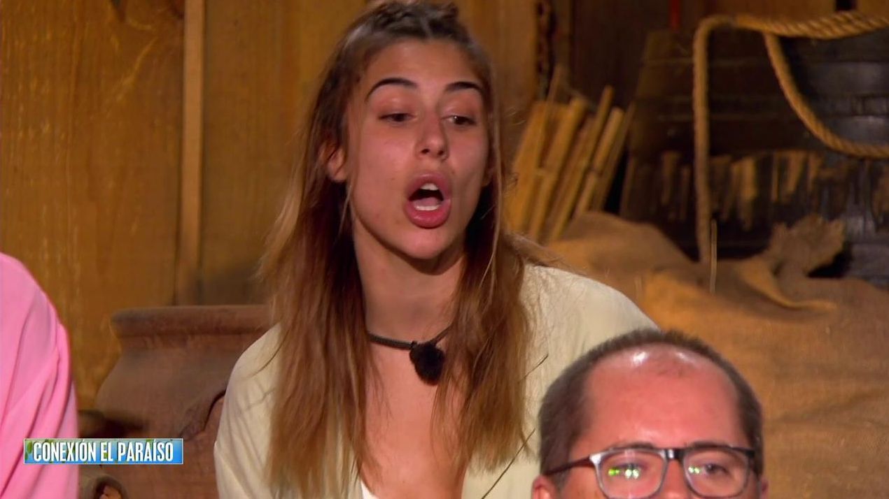 Bea e Israel discuten