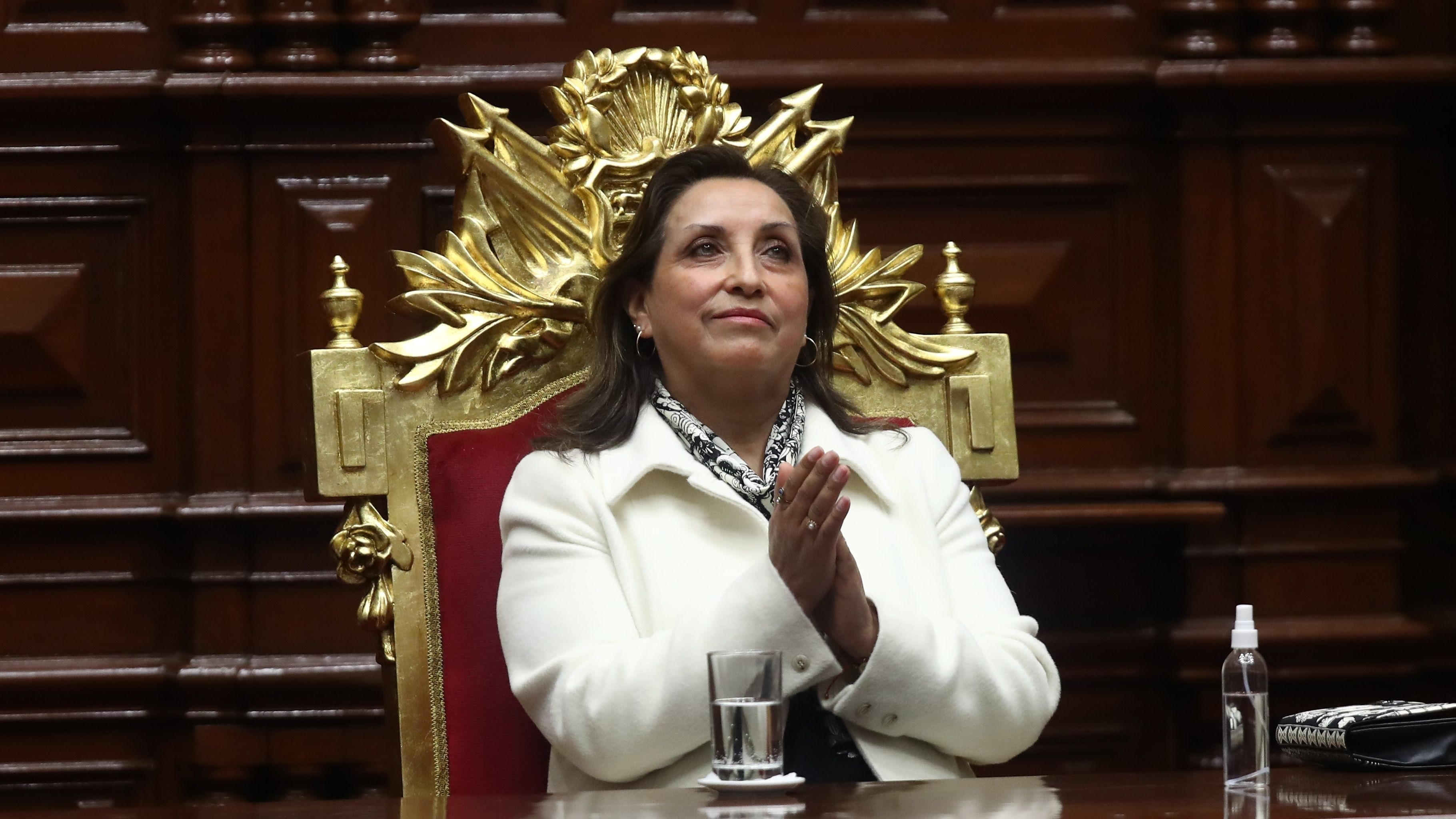 Dina Boluarte assumes the presidency of Peru after the dismissal and arrest of Castillo
