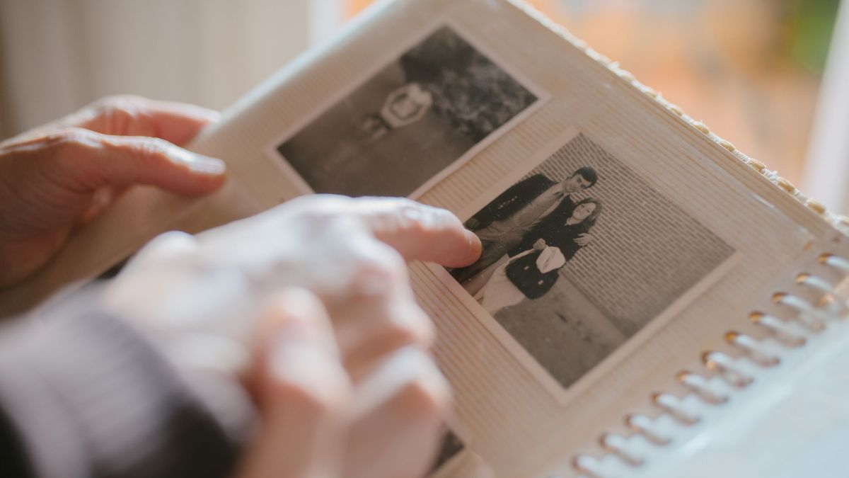 Cartas con recuerdos para luchar contra la soledad en las residencias