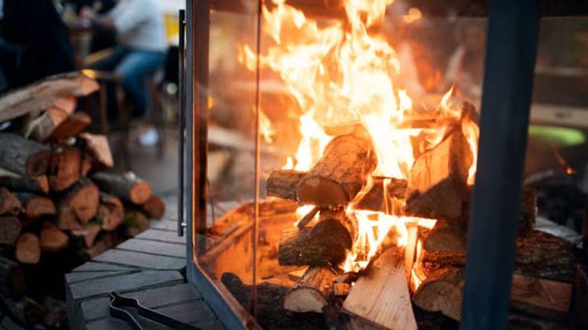 Si se emplean chimeneas o estufas es importante tener especial cuidado para evitar accidentes graves como incendios Si se emplean chimeneas o estufas es importante tener especial cuidado para evitar accidentes graves como incendios