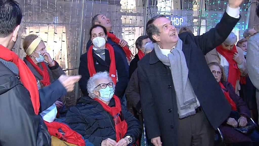 Los mayores de las residencias de Vigo disfrutan de las luces gracias a los taxistas