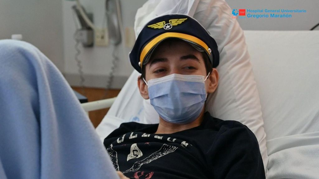 Daniel, el joven con cáncer terminal que ha cumplido su sueño de ser piloto: "A veces necesitamos algo más que medicinas"