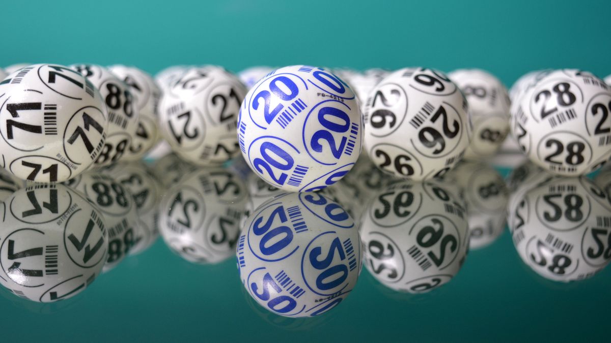 El infalible truco de un matemático rumano para ganar 14 veces la lotería